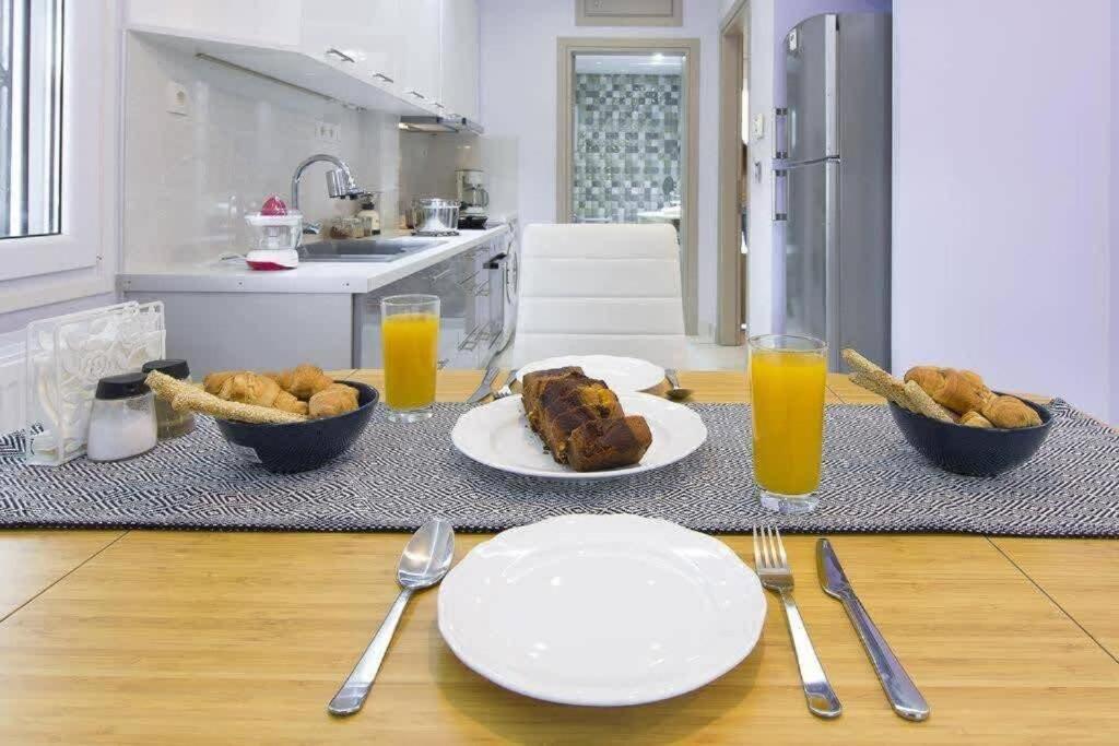 Vakantiehuis Modern Fully-equipped House, 5 Min Walk From Metro