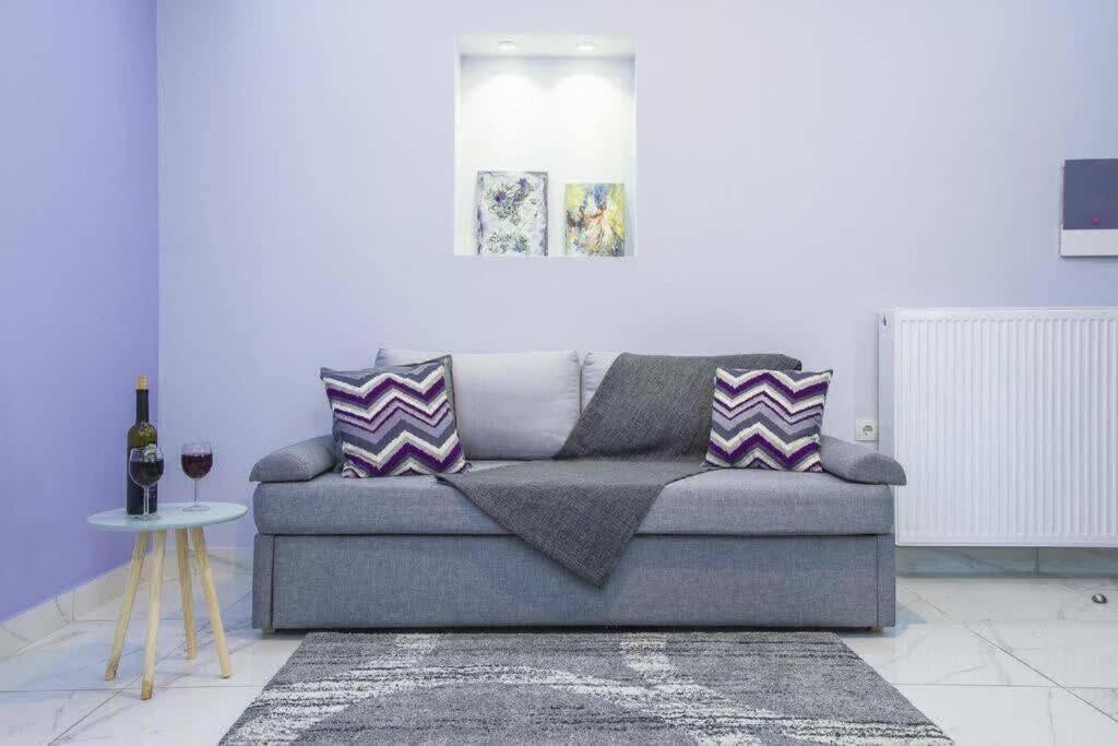 Vakantiehuis Modern Fully-equipped House, 5 Min Walk From Metro