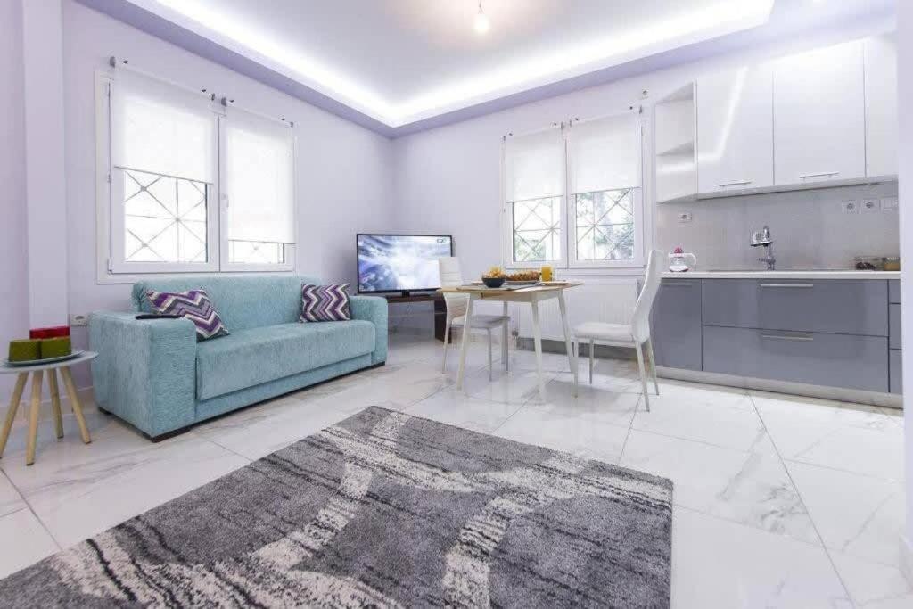 Vakantiehuis Modern Fully-equipped House, 5 Min Walk From Metro Athene