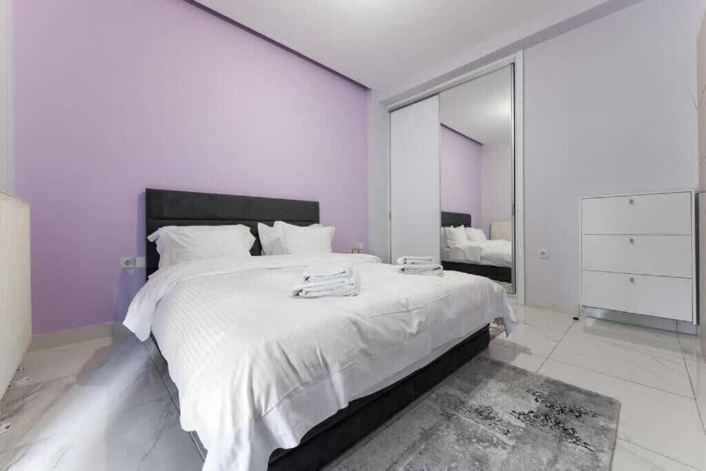 Modern Fully-equipped House, 5 Min Walk From Metro Holiday home *